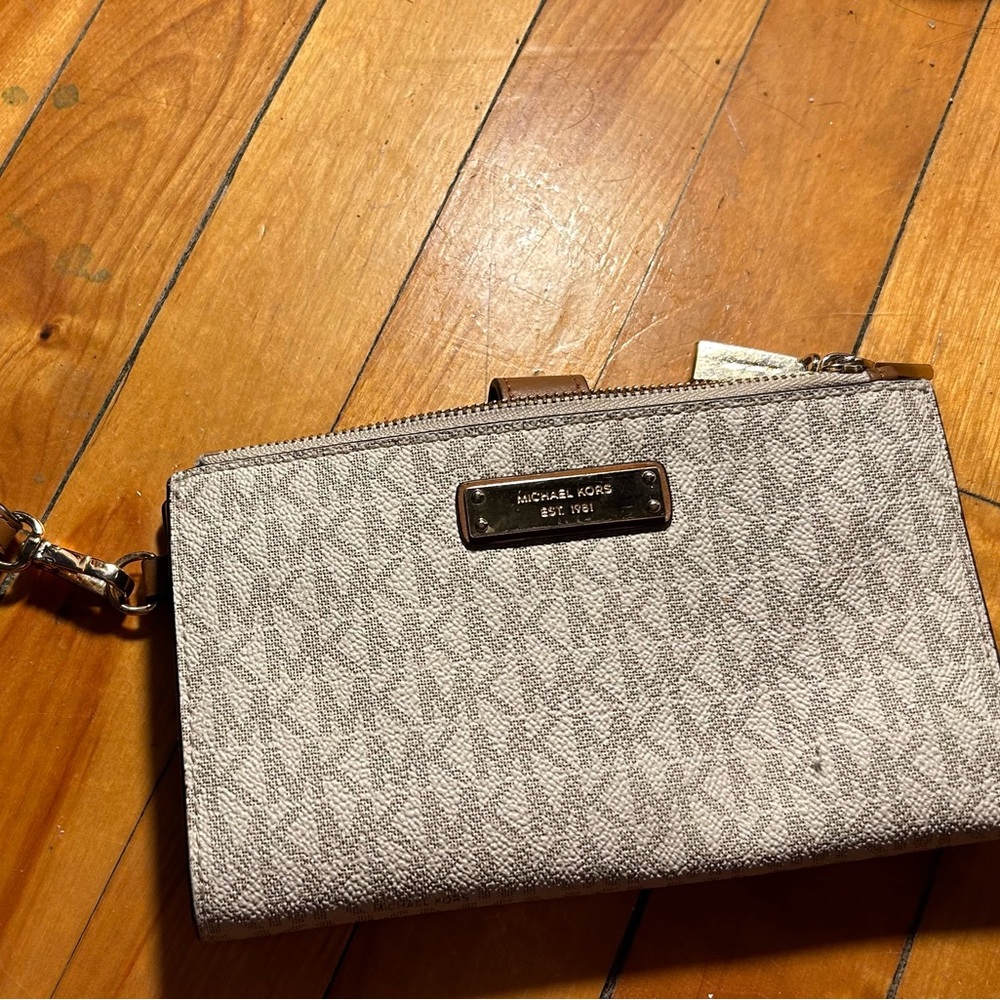 Michael Kora circa 2018 marble wallet -<3 v vanilla girl aesthetic